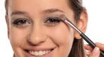 Párpados caídos a partir de los 50 años: adiós al eyeliner, el “shadow liner” es ideal para levantar y rejuvenecer la mirada