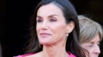 Letizia rescata su vestido rosa más icónico y usa un truco con el que podrías replantearte tus looks de invitada