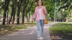 Caminar: este es el consejo por excelencia de una especialista para mantener la motivación a partir de los 50 años