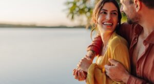 Las parejas más felices e inteligentes en su relación mantienen estos 8 hábitos «pasados de moda» que aprendieron de sus abuelas
