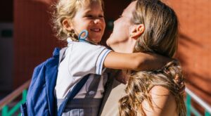 Estas 3 frases que los padres dicen a sus hijos por la mañana antes de ir al colegio podrían molestar a los profesores
