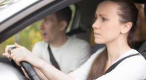 3 conductas al volante que, según un estudio, podrían indicar rasgos narcisistas en una relación