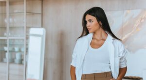 Massimo Dutti agotará la falda pantalón con más del 50% de descuento que estiliza la figura y será tu favorita este verano (y también en otoño)