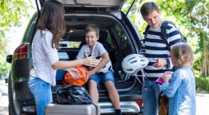 11 actividades sin pantallas para entretener a los niños durante los viajes de verano en coche, tren o avión