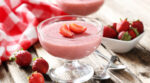 La mousse de frutos rojos que se prepara en 5 minutos y sorprende a tus invitados en las noches de verano