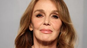 A partir de los 50, el corte mariposa degradado es el truco favorito de los peluqueros para aportar volumen al cabello y rejuvenecer el rostro