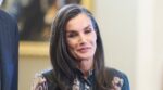 El nuevo vestido camisero con cuello mao de Letizia es de edición limitada y confirma la tendencia más elegante del verano