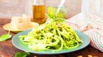 El truco de la abuela para que los niños adoren el calabacín en forma de espaguetis con solo 3 ingredientes principales