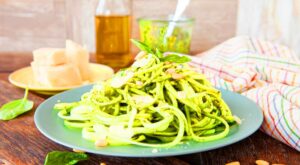 El truco de la abuela para que los niños adoren el calabacín en forma de espaguetis con solo 3 ingredientes principales
