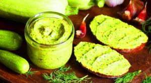 Guacamole sin aguacate: la receta con calabacín que triunfa este verano y se prepara en solo 10 minutos