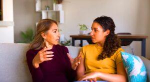 Las 6 señales que podrían denotar que creciste con un padre narcisista sin apenas darte cuenta